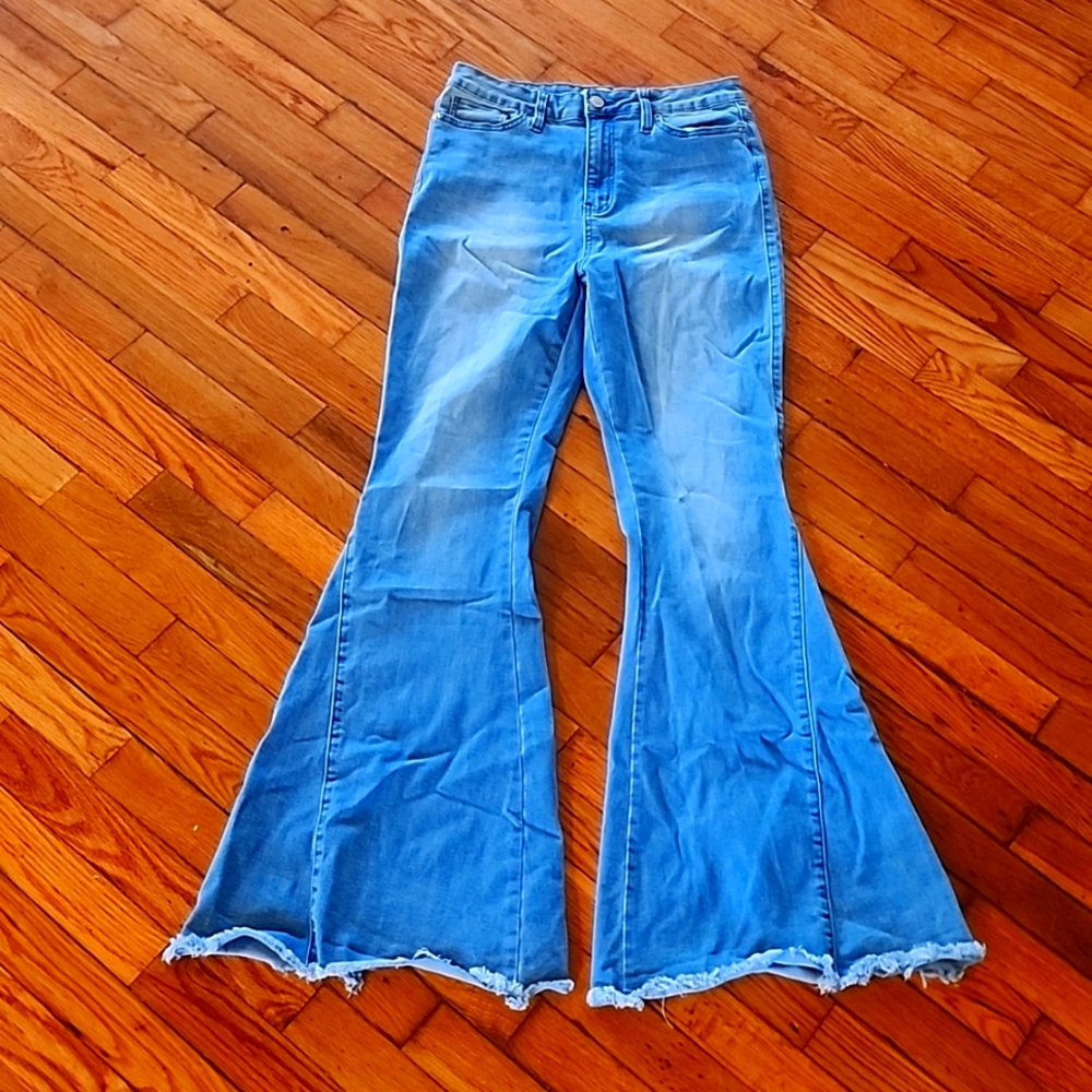 SUPER flares! Size 13